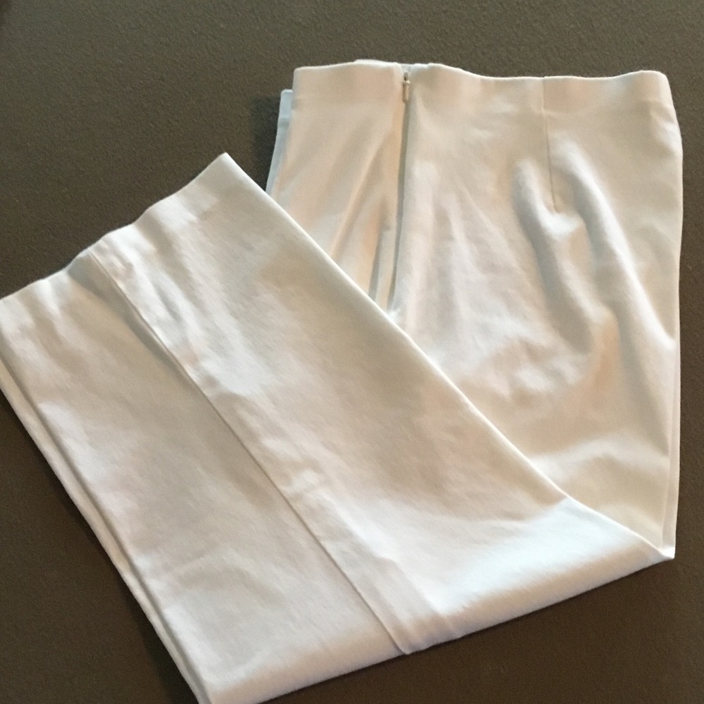 Stylish Women's White Capris